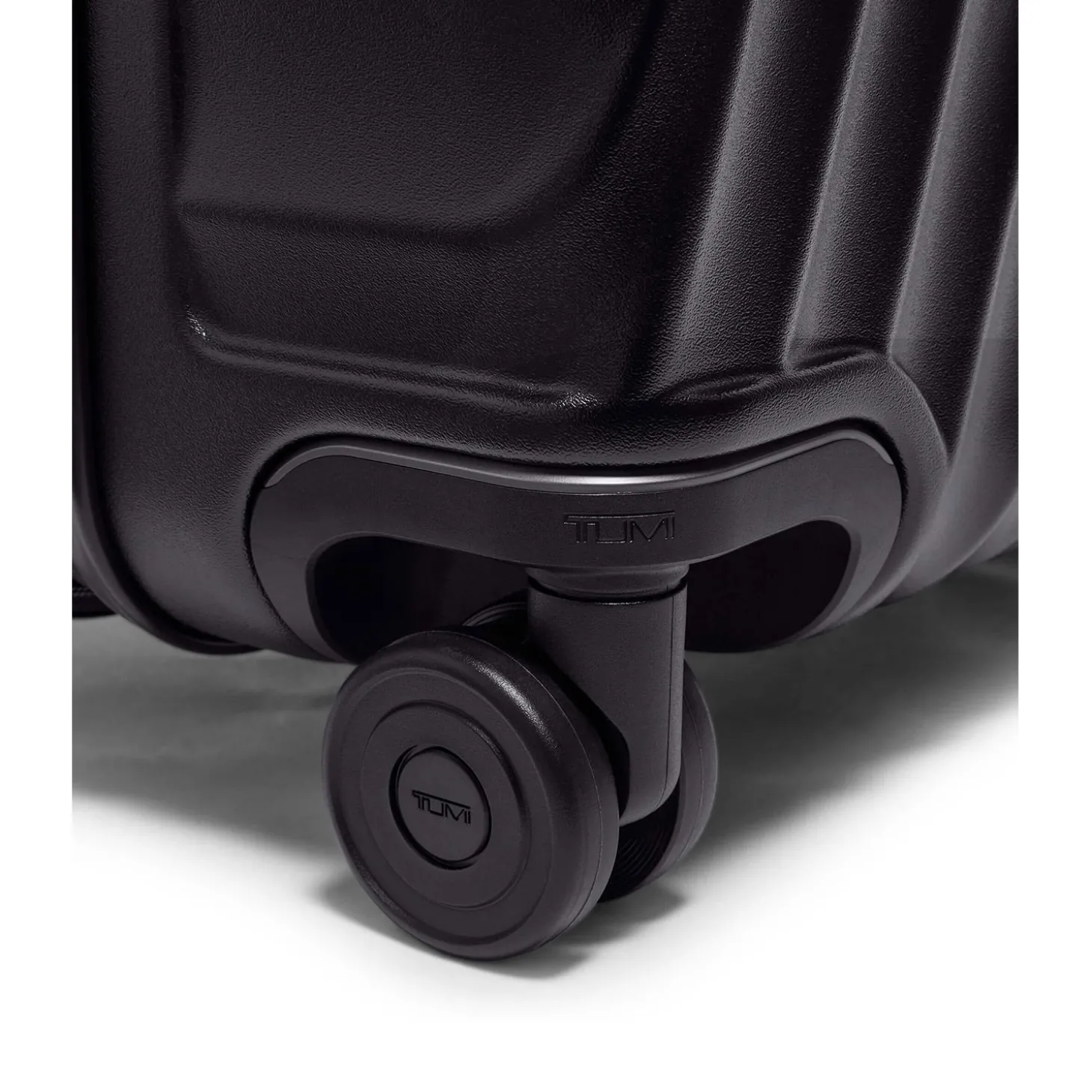 TUMI19 DEGREE Extended Trip Expandable 4 Wheel P/C